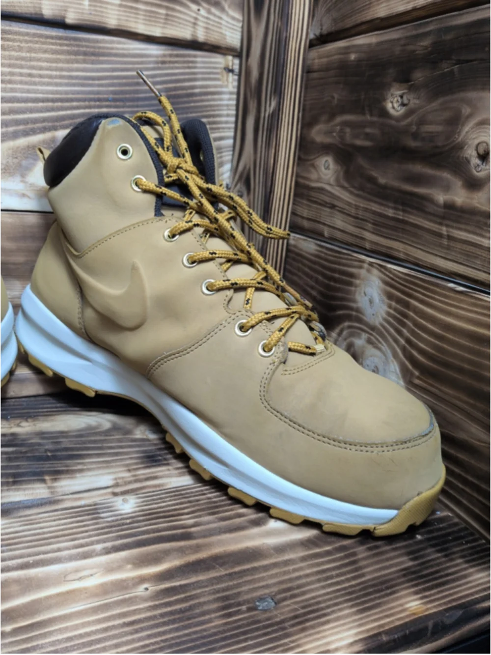 Nike manoa leather